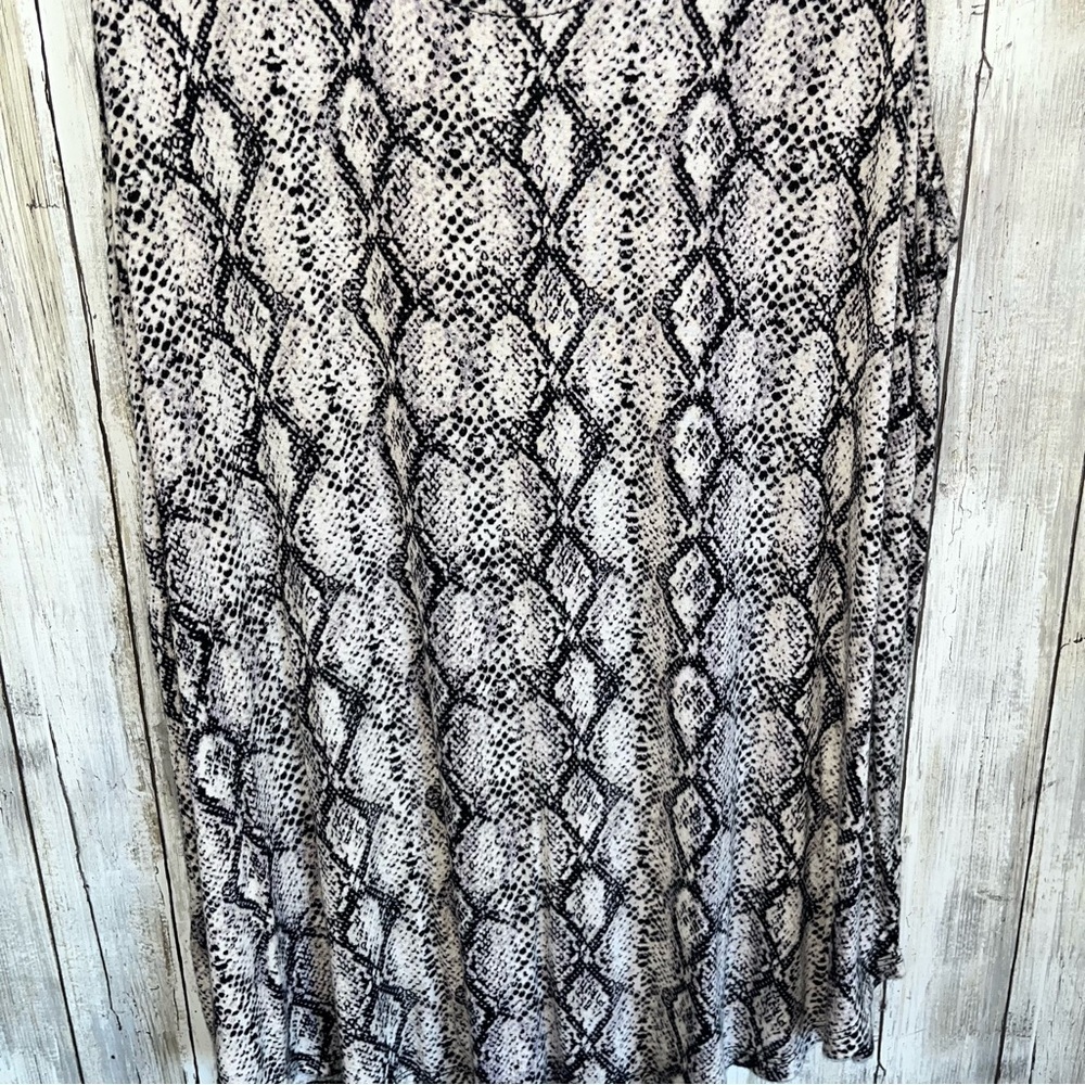 Zenana Snake Skin Flow Tank - Picture 3 of 4